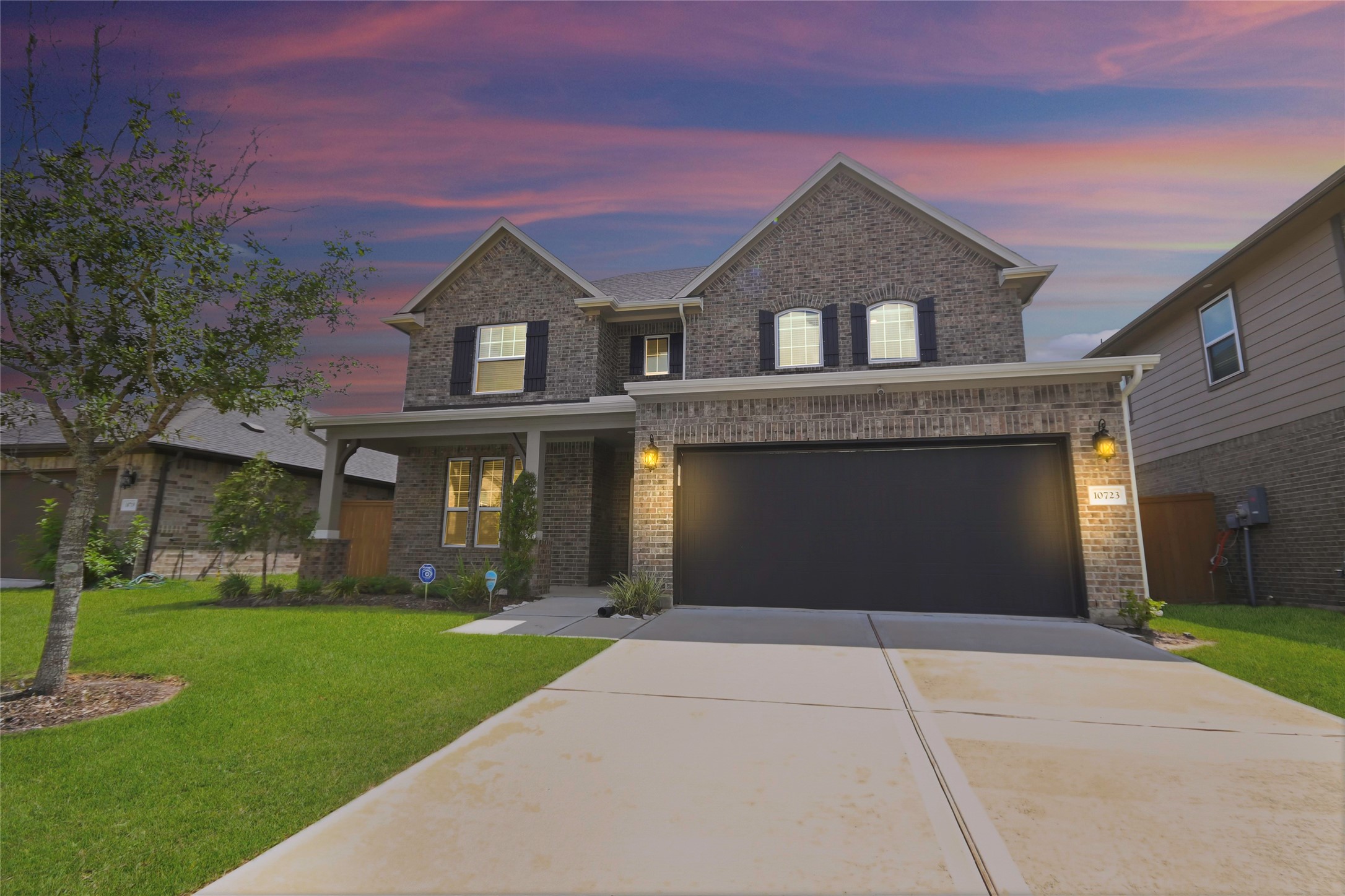 10723 Clfs Vw Drive Rosharon, TX 77583 - Photo 2 of 50 Squeaky Clean and ready for move in! Attached 2 car garage!