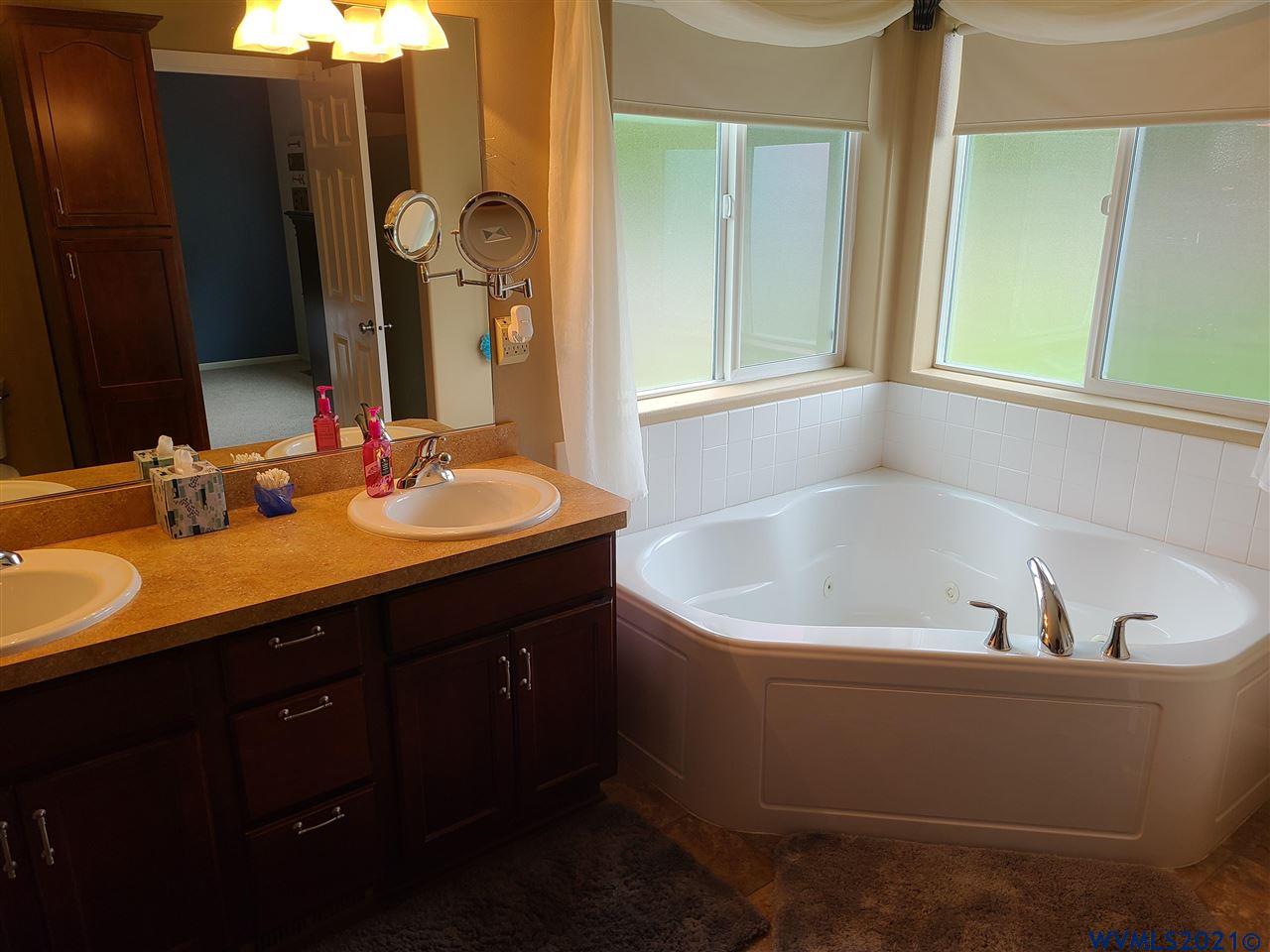 6216 Megan Street Northeast Albany, OR 97321 - Photo 9 of 25