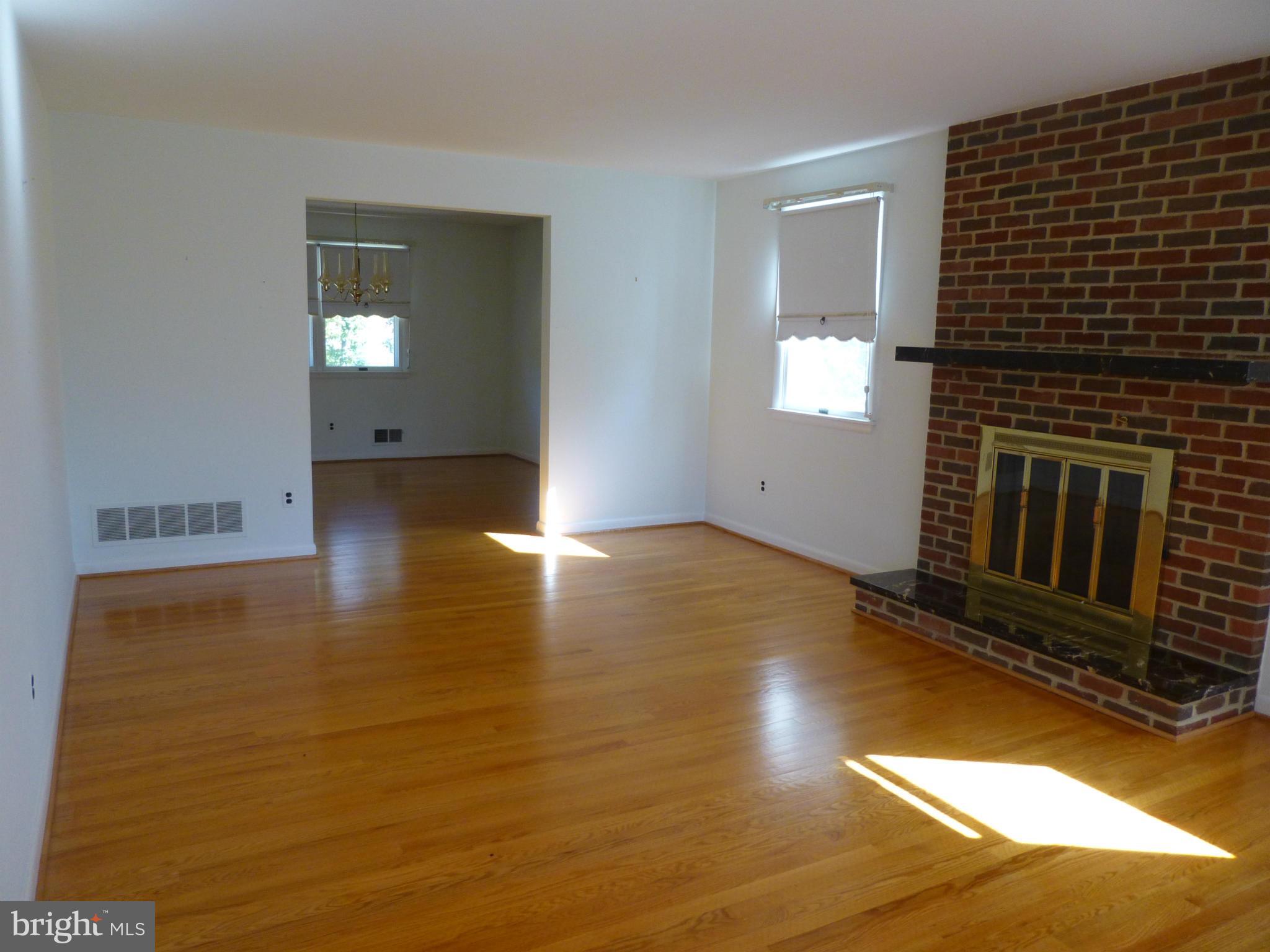 4312 Camellia Road Baltimore, MD 21236 - Photo 3 of 9 Living Room