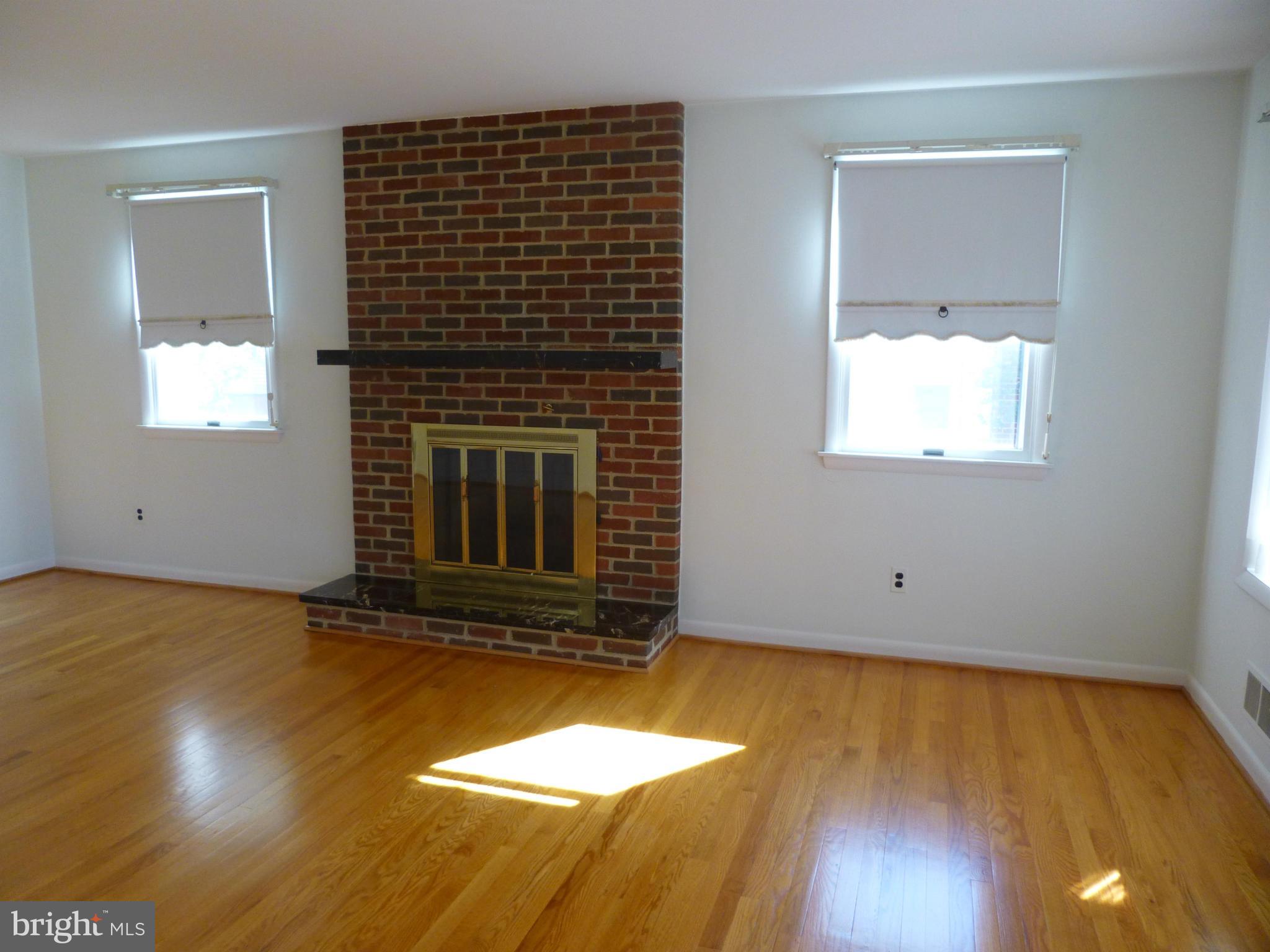 4312 Camellia Road Baltimore, MD 21236 - Photo 4 of 9 Living Room