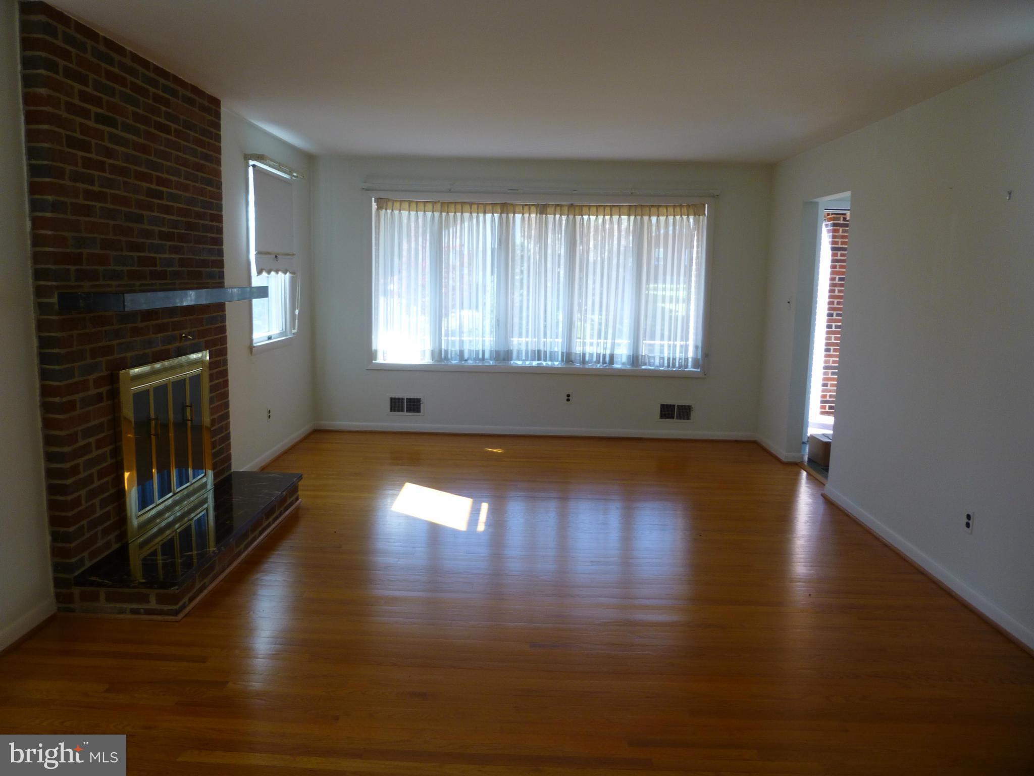 4312 Camellia Road Baltimore, MD 21236 - Photo 5 of 9 Living Room