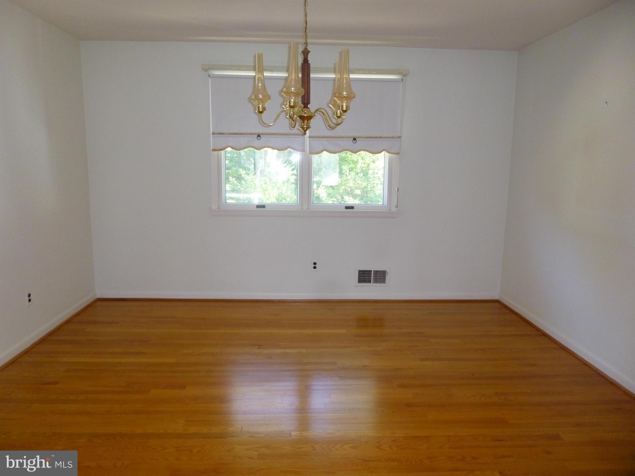 4312 Camellia Road Baltimore, MD 21236 - Photo 6 of 9 Dining Room