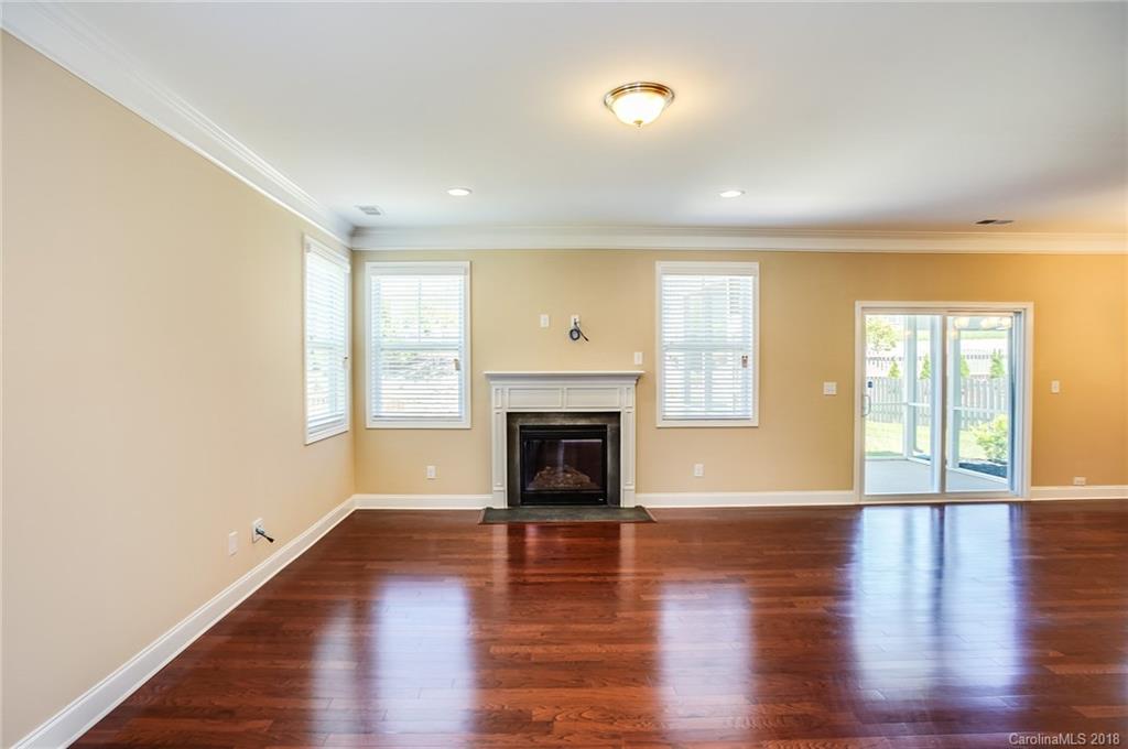 9212 Inverness Bay Road Charlotte, NC 28278 - Photo 3 of 20 Gallery Image 3