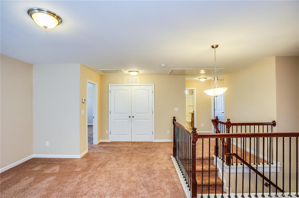 9212 Inverness Bay Road Charlotte, NC 28278 - Photo 8 of 20 Gallery Image 8