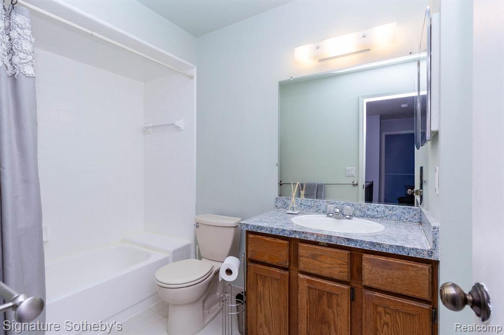 461 Farmridge Court Rochester Hills, MI 48307 - Photo 18 of 29