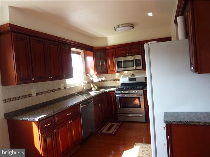 10904 Lockart Road Philadelphia, PA 19116 - Photo 2 of 2 Kitchen