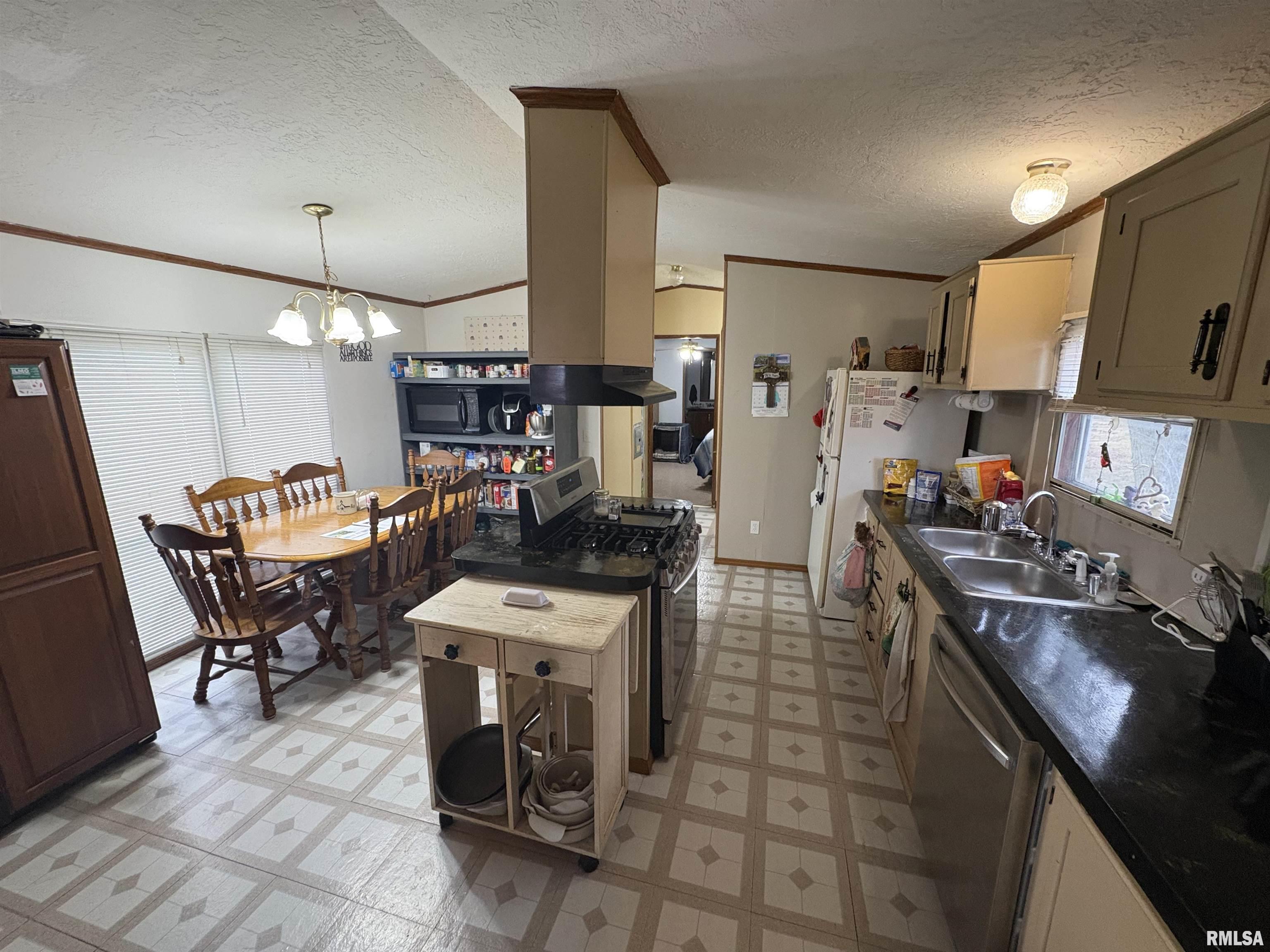 107 North Fulton Street Payson, IL 62360 - Photo 7 of 15