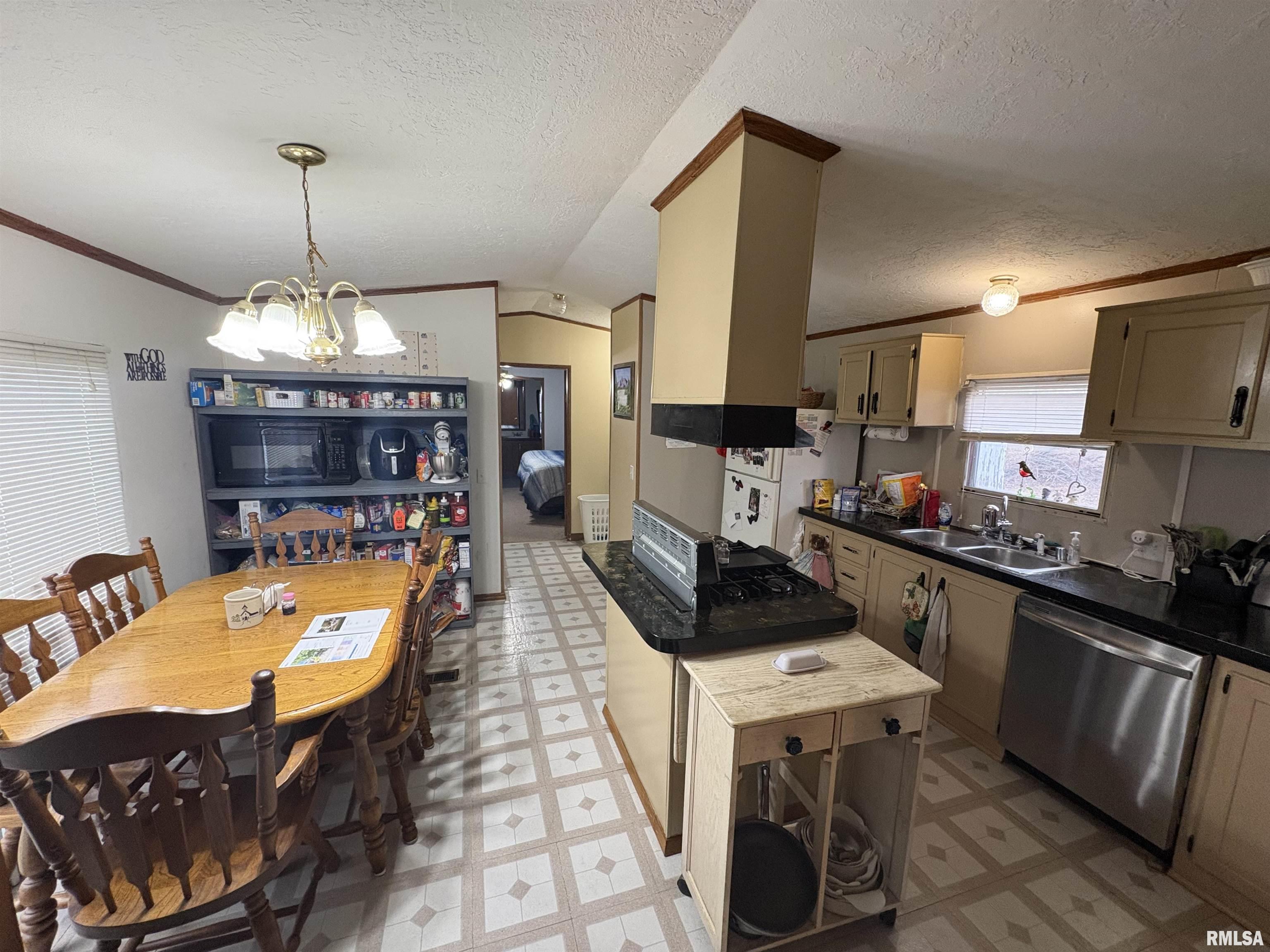 107 North Fulton Street Payson, IL 62360 - Photo 8 of 15