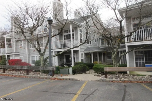 $440,000 | 1360 Oxford Street, Mahwah, NJ 07430