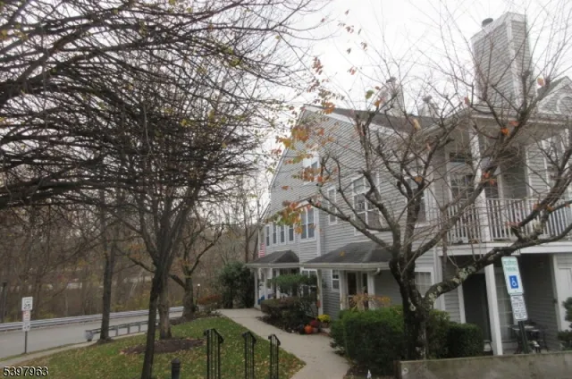 $440,000 | 1360 Oxford Street, Mahwah, NJ 07430