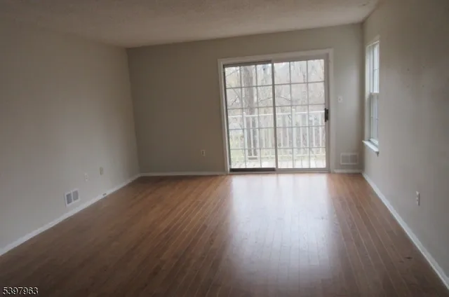 $440,000 | 1360 Oxford Street, Mahwah, NJ 07430