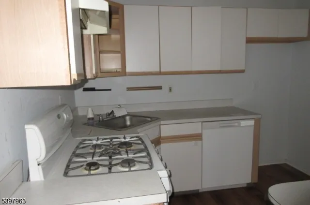 $440,000 | 1360 Oxford Street, Mahwah, NJ 07430