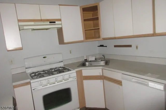 $440,000 | 1360 Oxford Street, Mahwah, NJ 07430