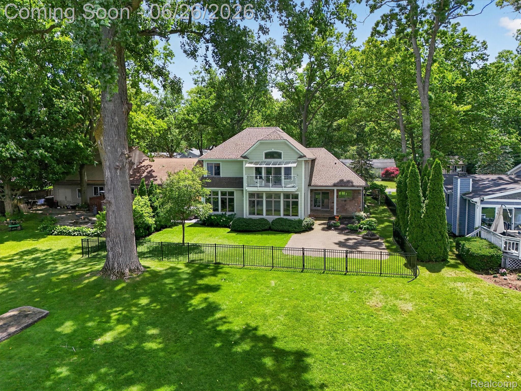3478 Lexington Road Waterford, MI 48328 - Photo 45 of 52 Expansive green lawn with mature trees