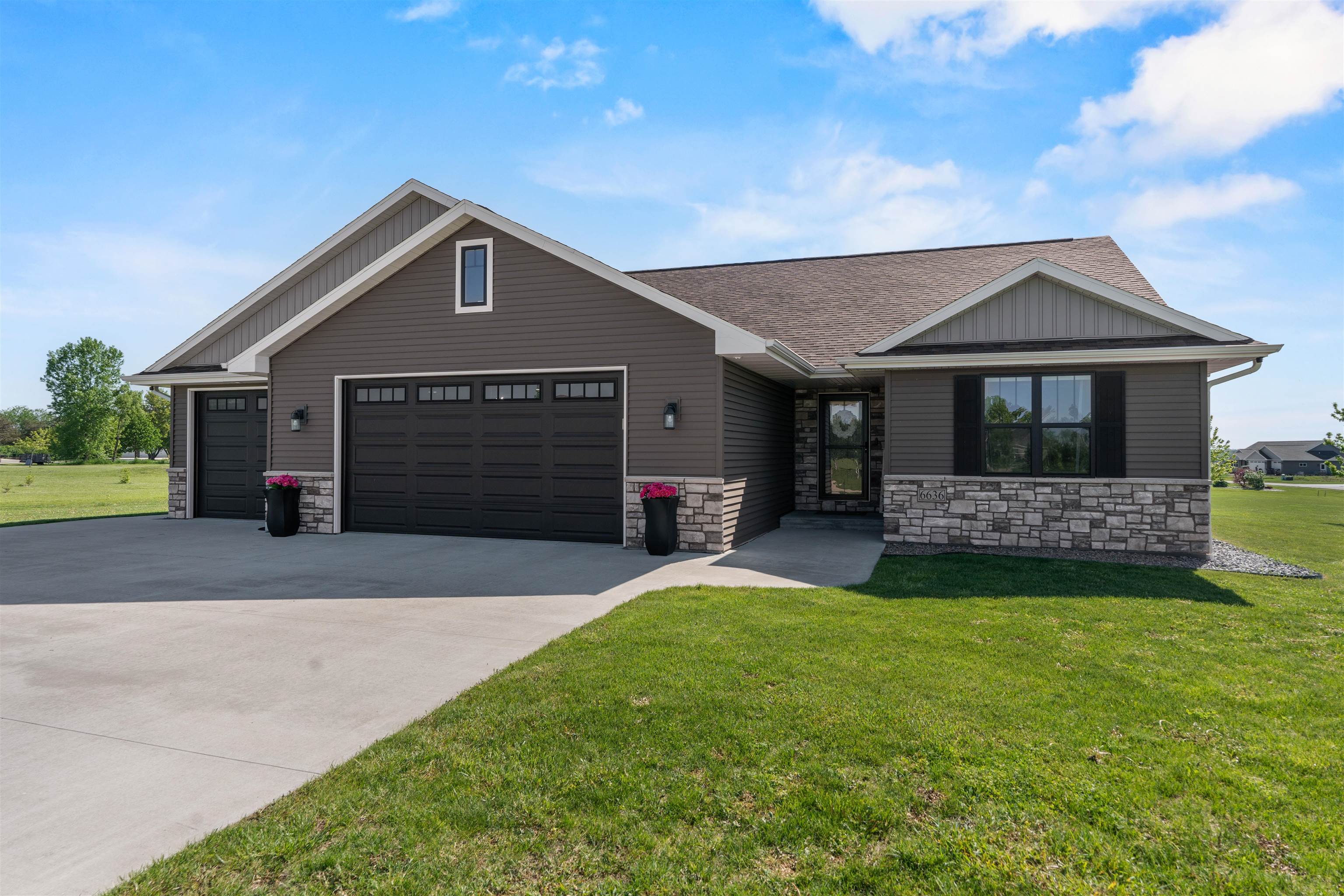 6636 Rustic Oaks Drive Winneconne, WI 54986 - Photo 2 of 77