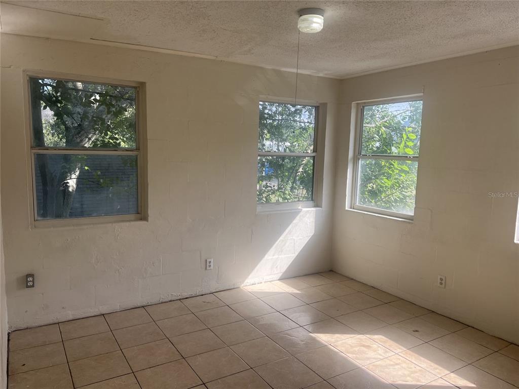 543 Division Street, Unit 3 Daytona Beach, FL 32114 - Photo 9 of 11 an empty room with windows