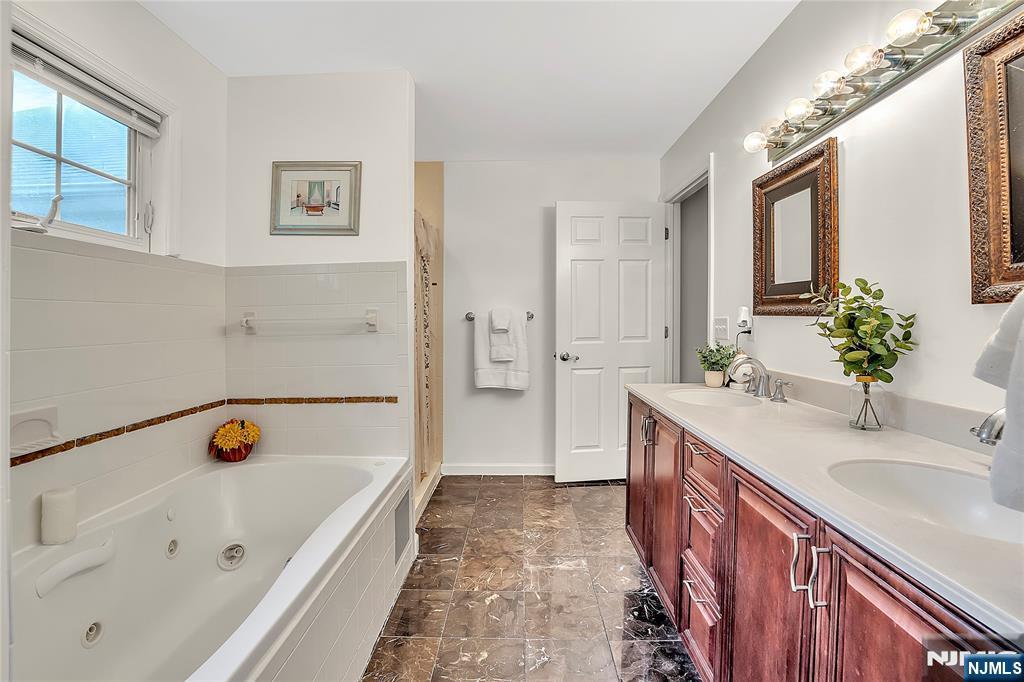 8 Mary Court Mahwah, NJ 07430 - Photo 11 of 20