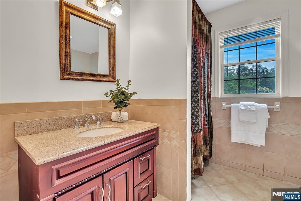 8 Mary Court Mahwah, NJ 07430 - Photo 14 of 20