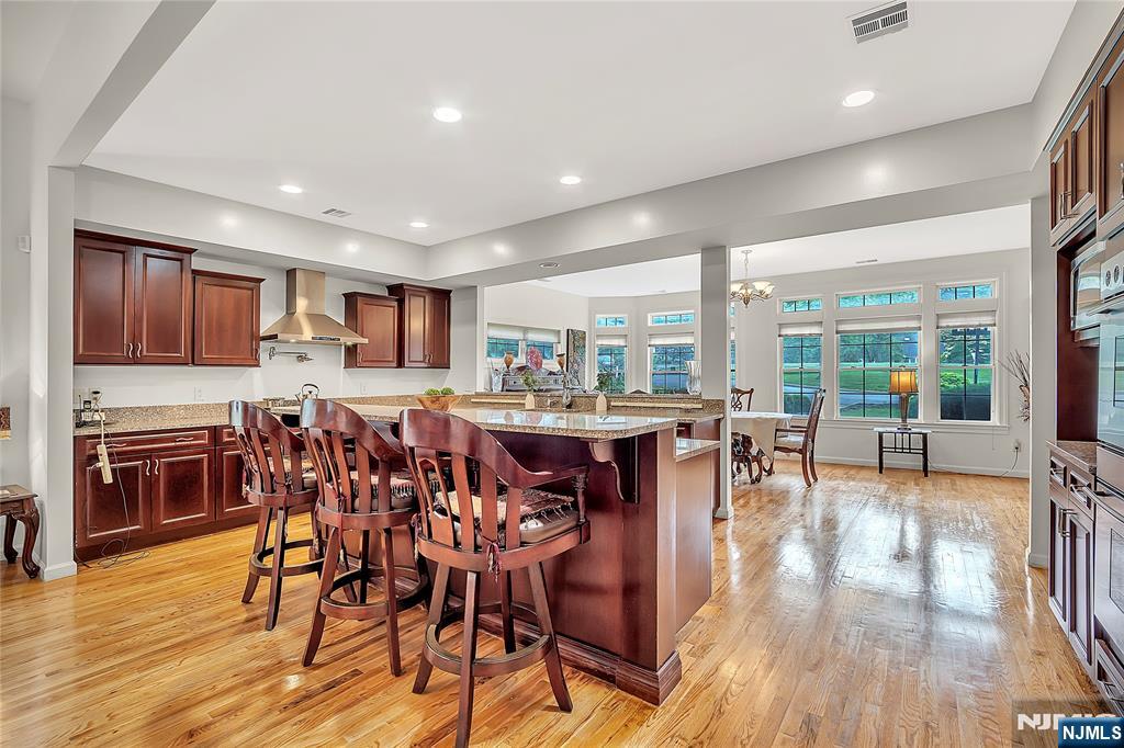 8 Mary Court Mahwah, NJ 07430 - Photo 3 of 20