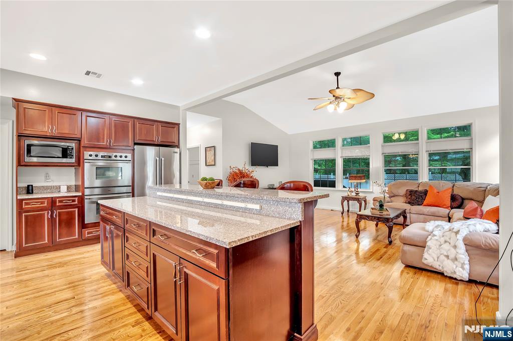 8 Mary Court Mahwah, NJ 07430 - Photo 4 of 20