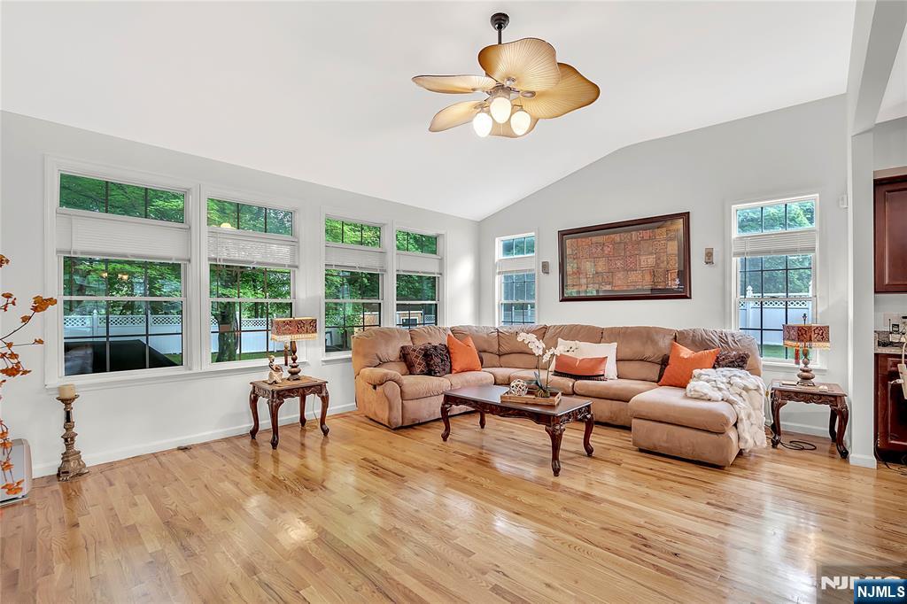 8 Mary Court Mahwah, NJ 07430 - Photo 5 of 20