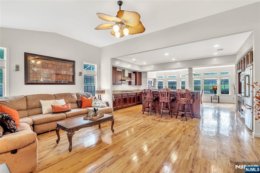 8 Mary Court Mahwah, NJ 07430 - Photo 6 of 20