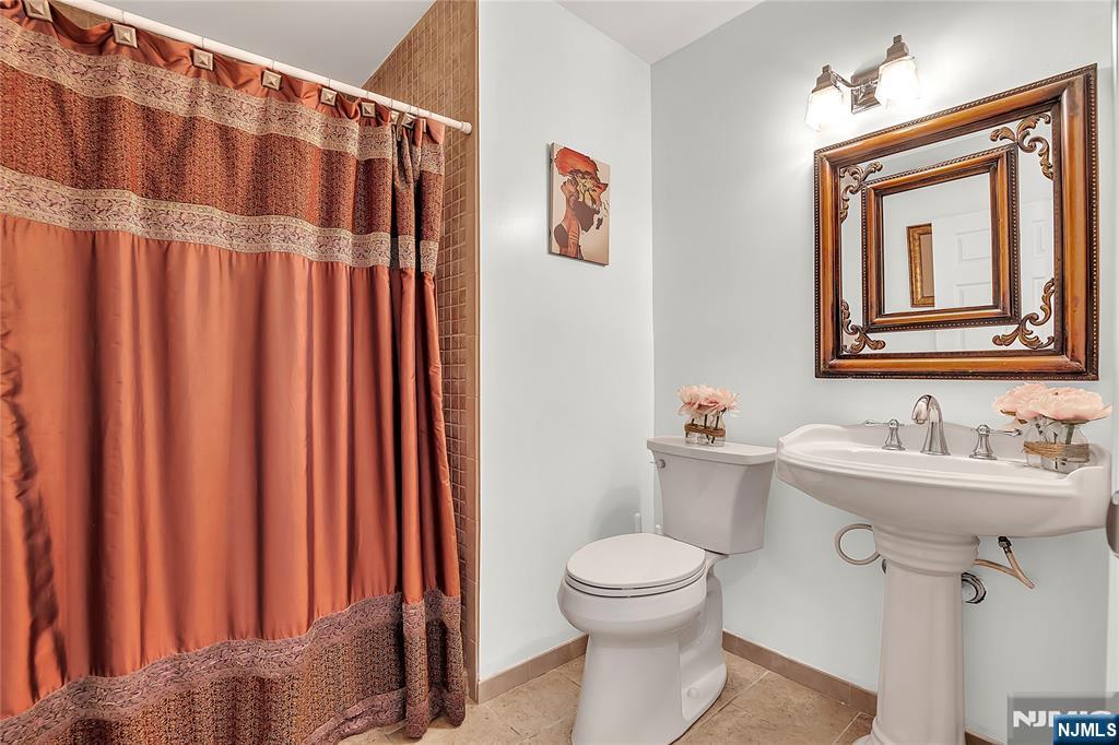 8 Mary Court Mahwah, NJ 07430 - Photo 8 of 20