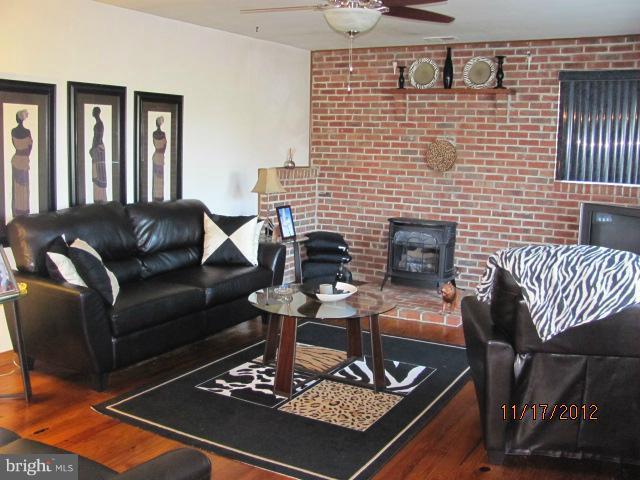 6694 Harmony Road Preston, MD 21655 - Photo 3 of 5 a living room with furniture