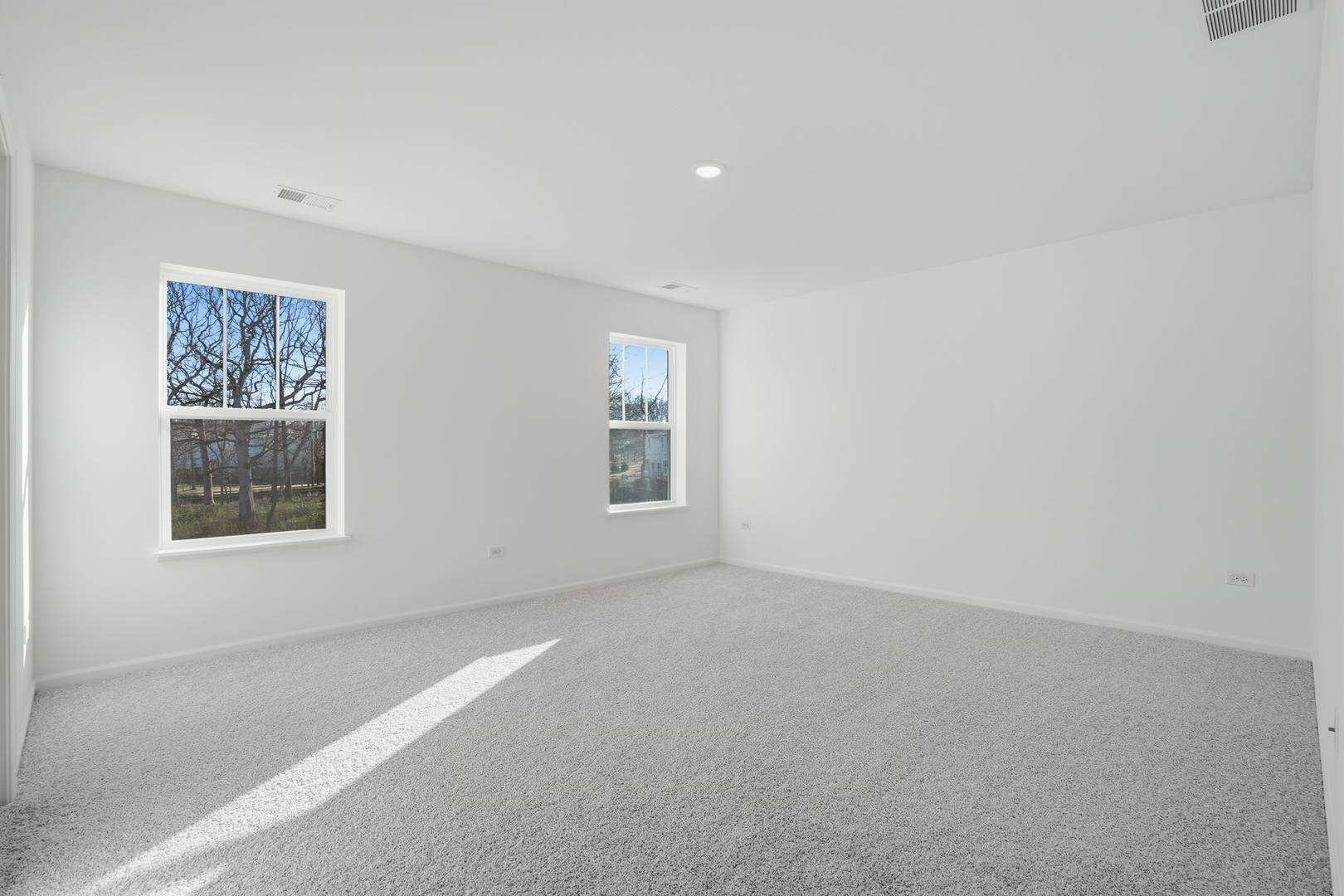 269 Red Oak Circle Volo, IL 60020 - Photo 8 of 17 an empty room with a window