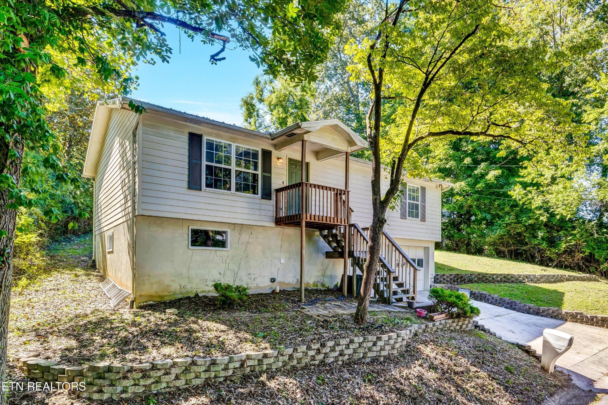 106 East Maiden Lane Oak Ridge, TN 37830 - Photo 2 of 28