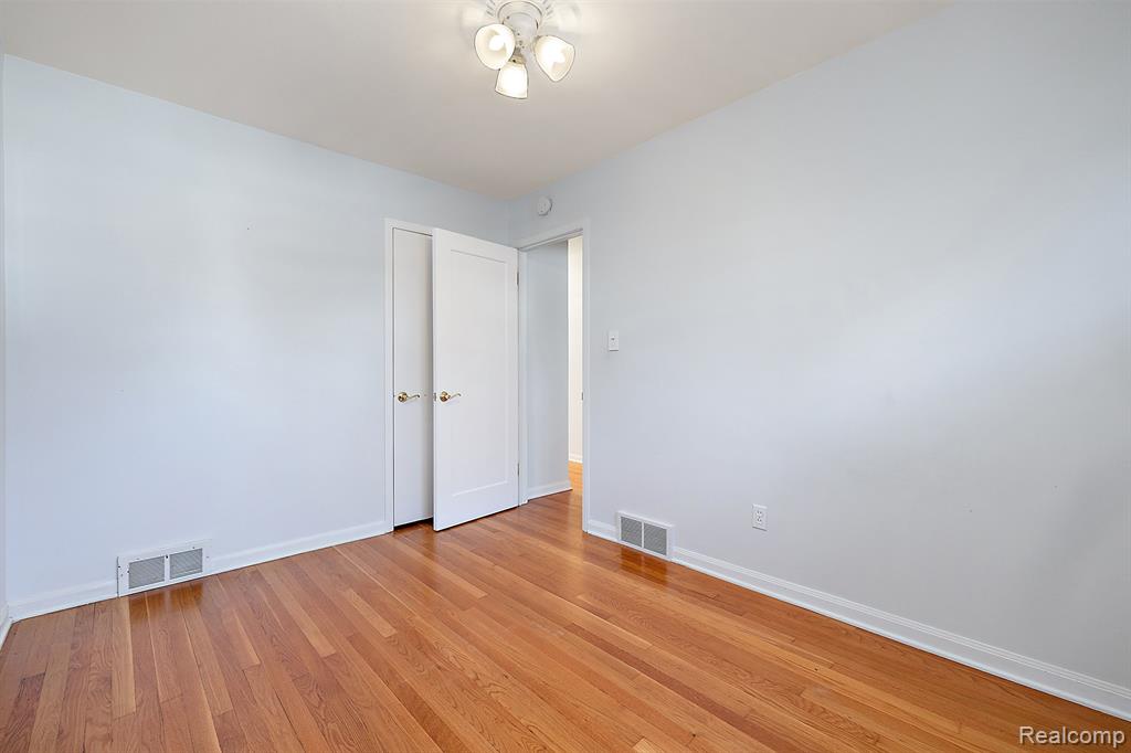 1581 Cheltenham Road Birmingham, MI 48009 - Photo 14 of 29
