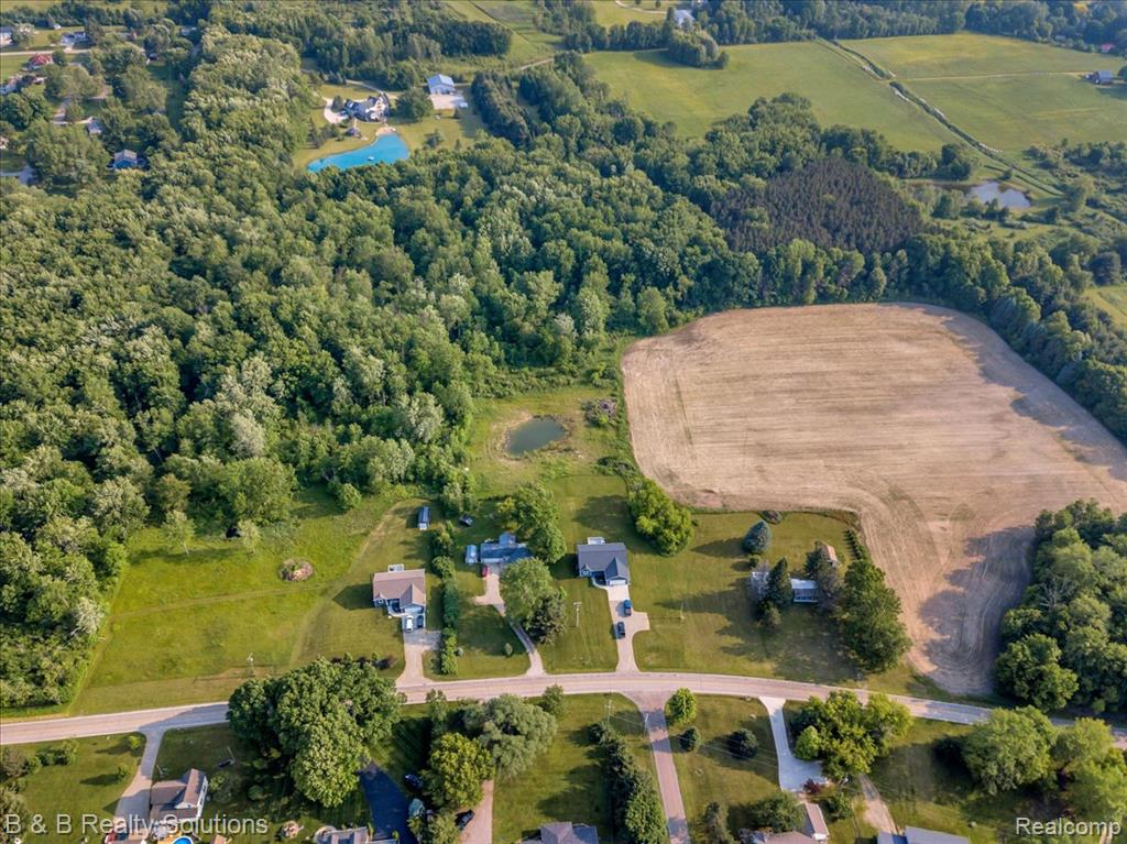437 Angle Road Lapeer, MI 48446 - Photo 40 of 43