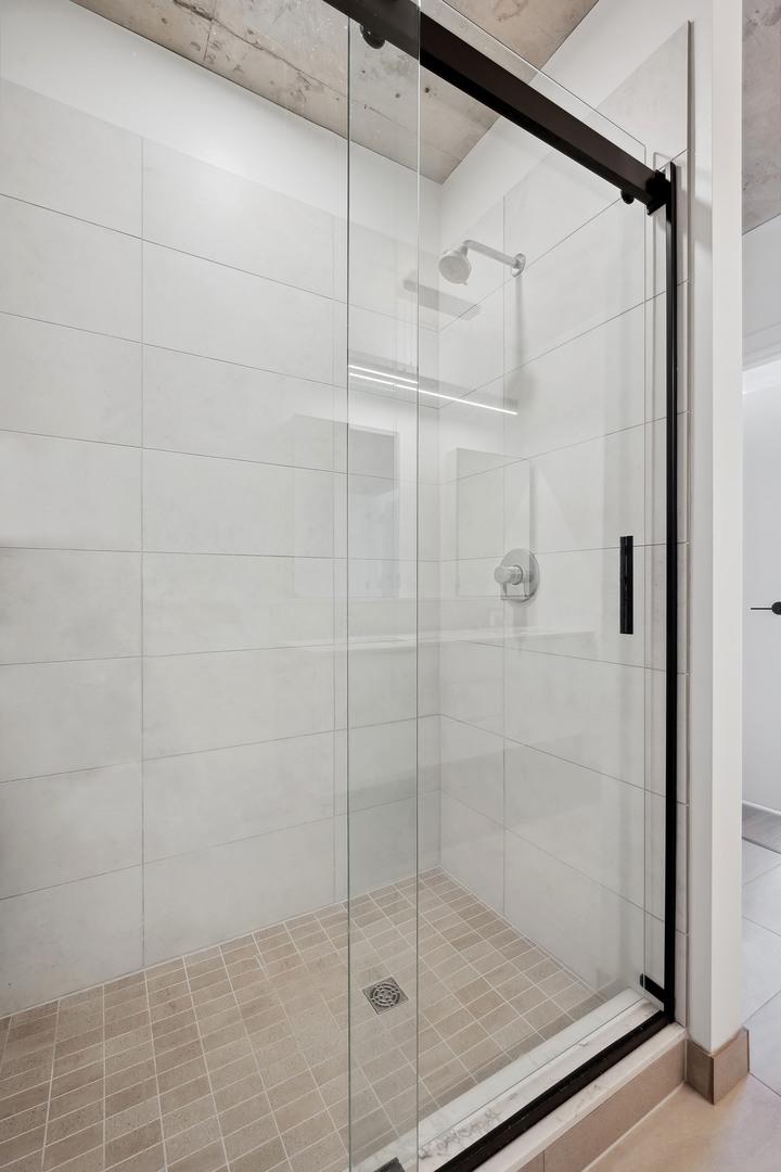 234 West Polk Street, Unit 2610 Chicago, IL 60607 - Photo 17 of 43 a bathroom with a shower