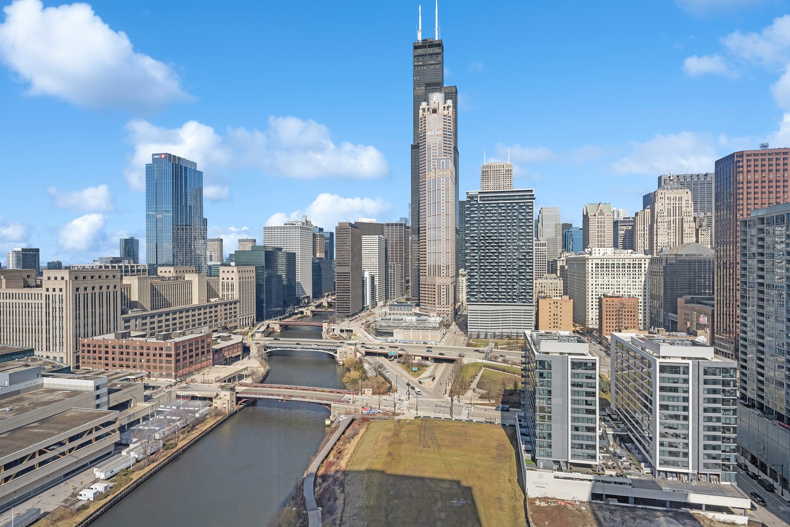 234 West Polk Street, Unit 2610 Chicago, IL 60607 - Photo 21 of 43 a picture of city view