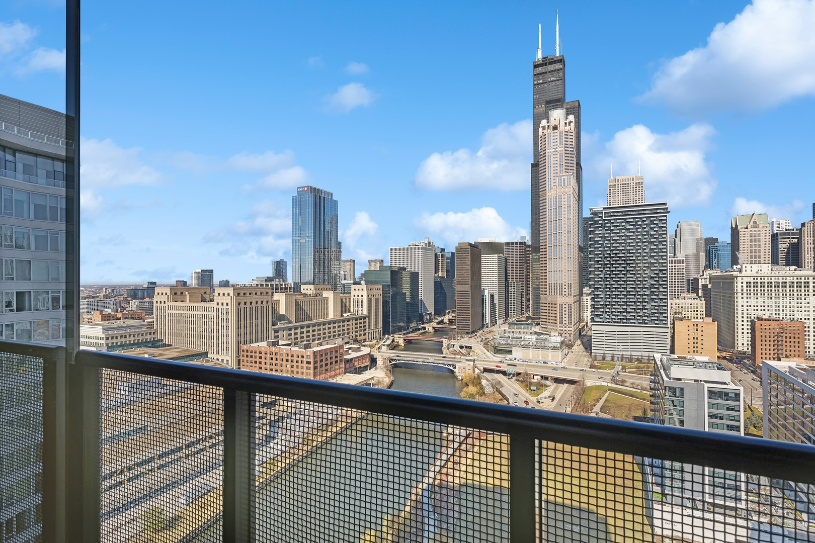 234 West Polk Street, Unit 2610 Chicago, IL 60607 - Photo 6 of 43 a view of a balcony with city view