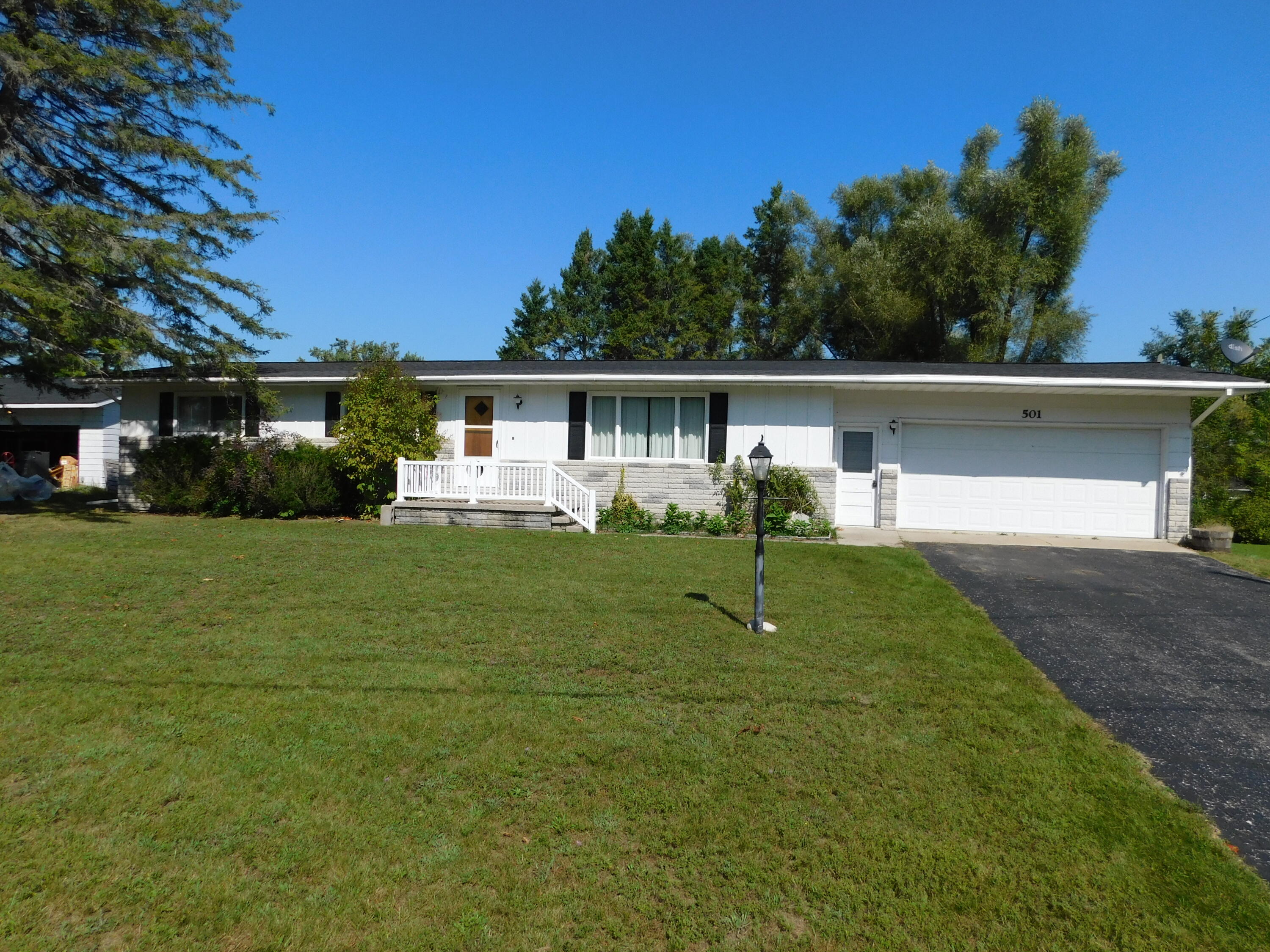 501 Obrien Drive Cheboygan, MI 49721 - Photo 1 of 32 Front