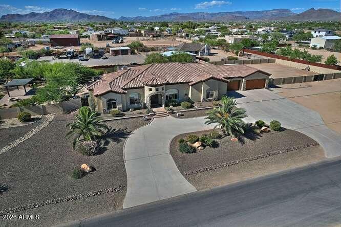 1614 West Maddock Road Phoenix, AZ 85086 - Photo 31 of 88 042-045-Aerial Driveway View-666x444