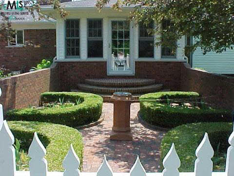 49505 Callens Road New Baltimore, MI 48047 - Photo 3 of 8 639801-2.JPG