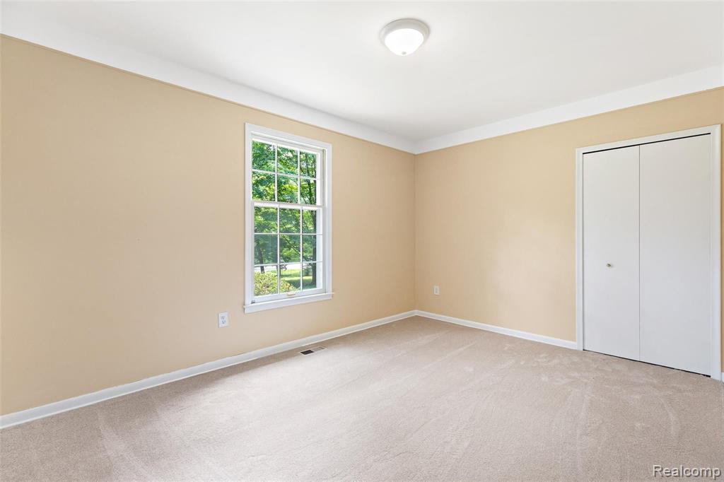 2504 New England Drive Rochester Hills, MI 48309 - Photo 36 of 47