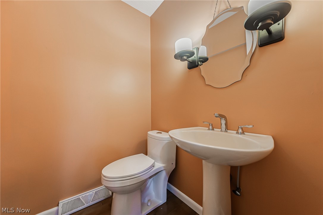 3510 Hampton Road Pepper Pike, OH 44122 - Photo 11 of 31 Bathroom with toilet