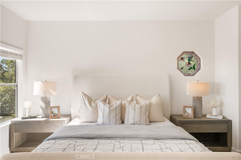 34152 Cambridge Road Dana Point, CA 92629 - Photo 46 of 70 a large white bed in a white room