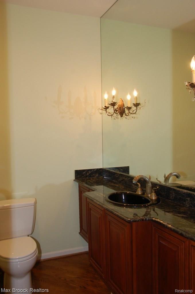 4745 Gallagher Road Rochester, MI 48306 - Photo 15 of 38 Powder Room
