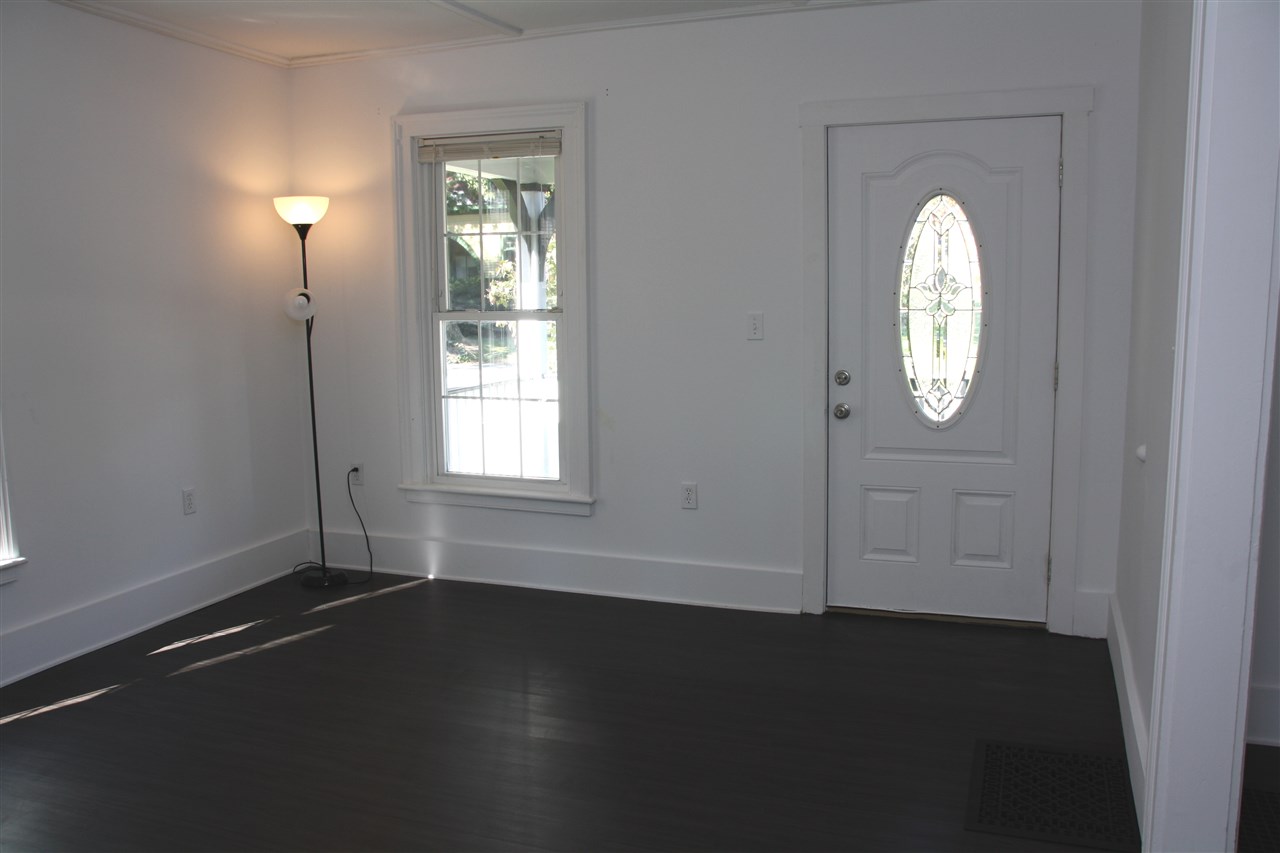 28 Crescent Street Rutland, VT 05701 - Photo 4 of 19
