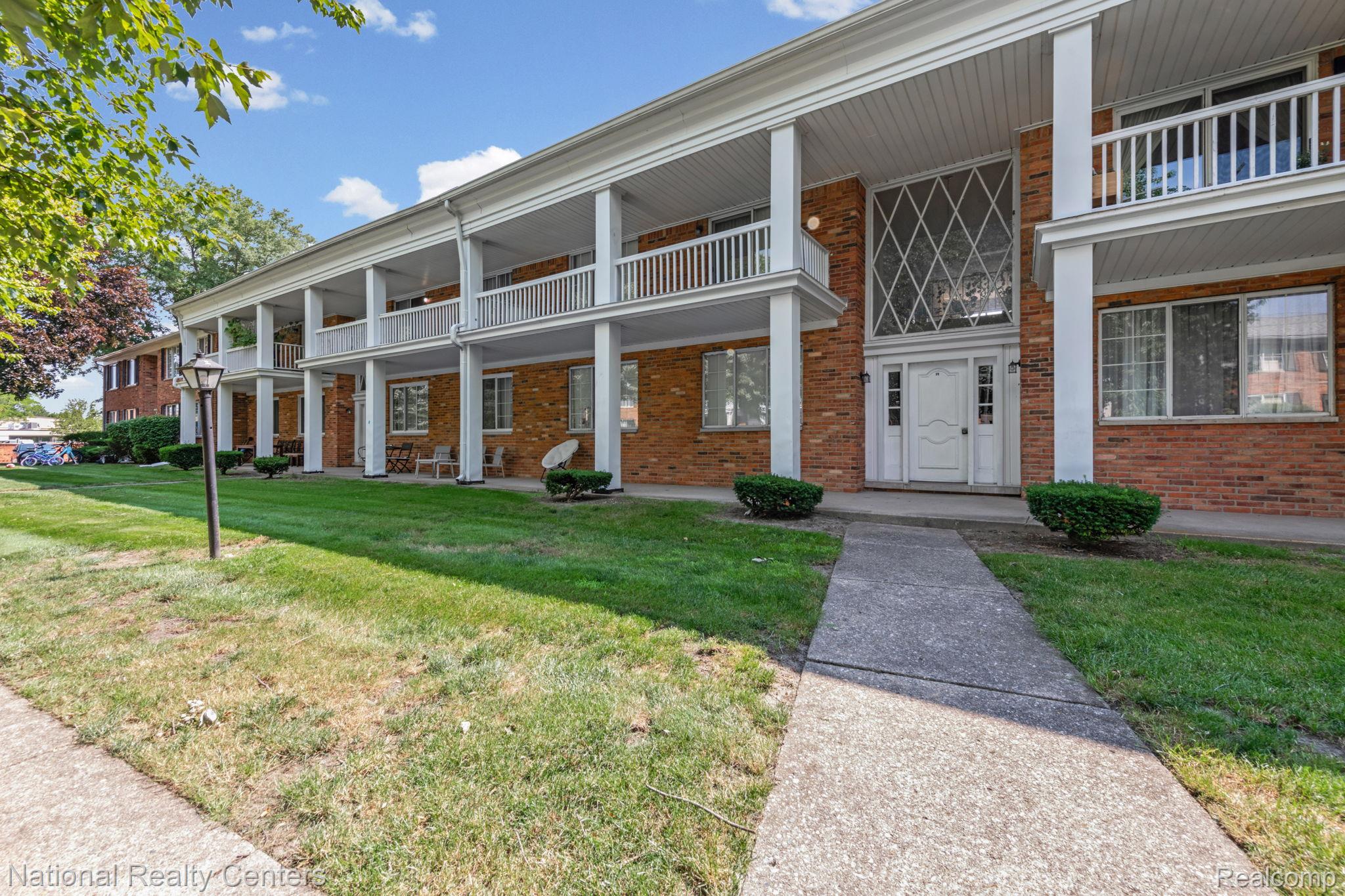 29546 Hoover Road Warren, MI 48093 - Photo 1 of 29 31-web-or-mls-29546-hoover-rd.jpg