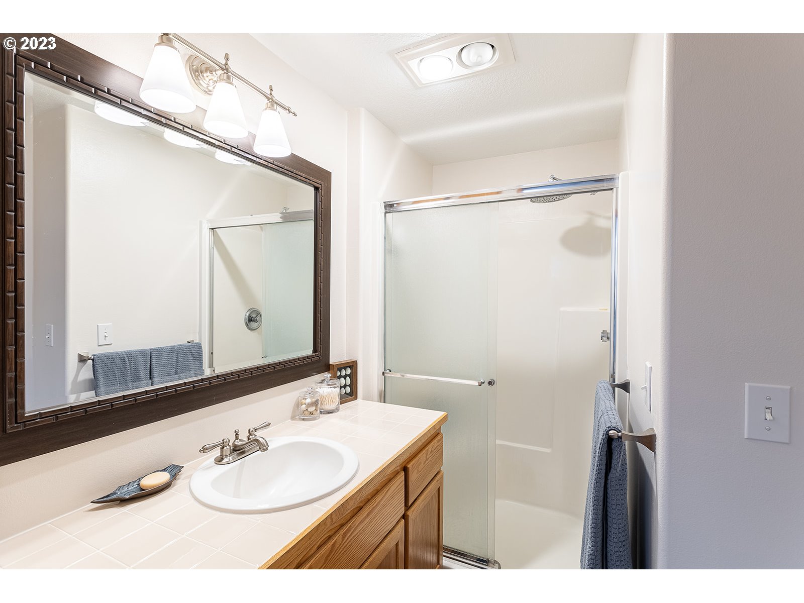 4010 Torrington Avenue Eugene, OR 97404 - Photo 24 of 35 a bathroom with a sink vanity granite and a mirror