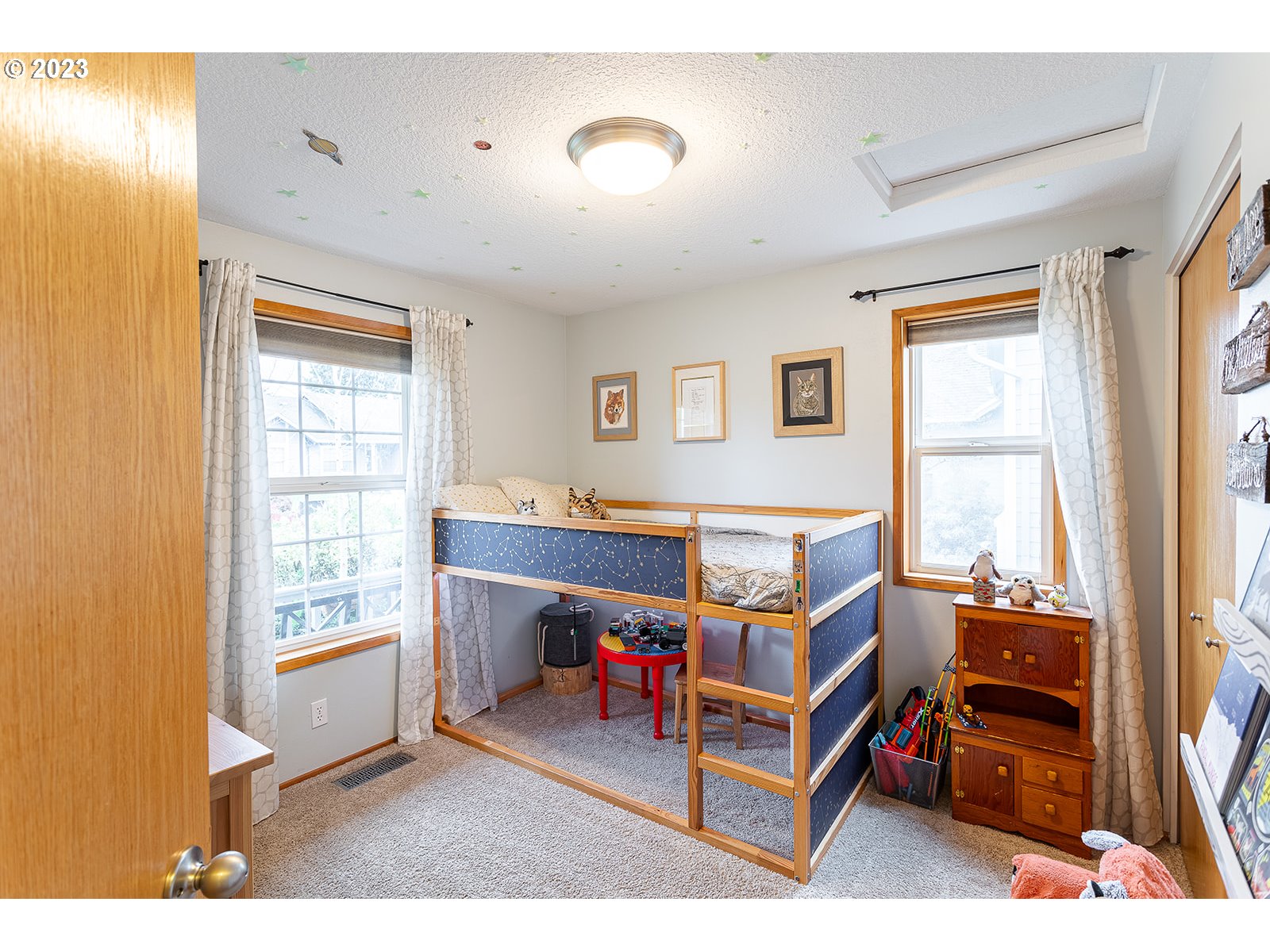 4010 Torrington Avenue Eugene, OR 97404 - Photo 25 of 35 a room with furniture pool table and windows