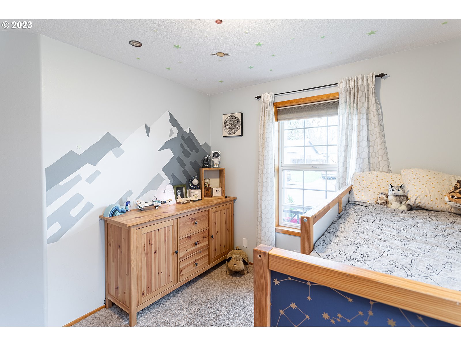 4010 Torrington Avenue Eugene, OR 97404 - Photo 26 of 35 a bedroom with furniture and window