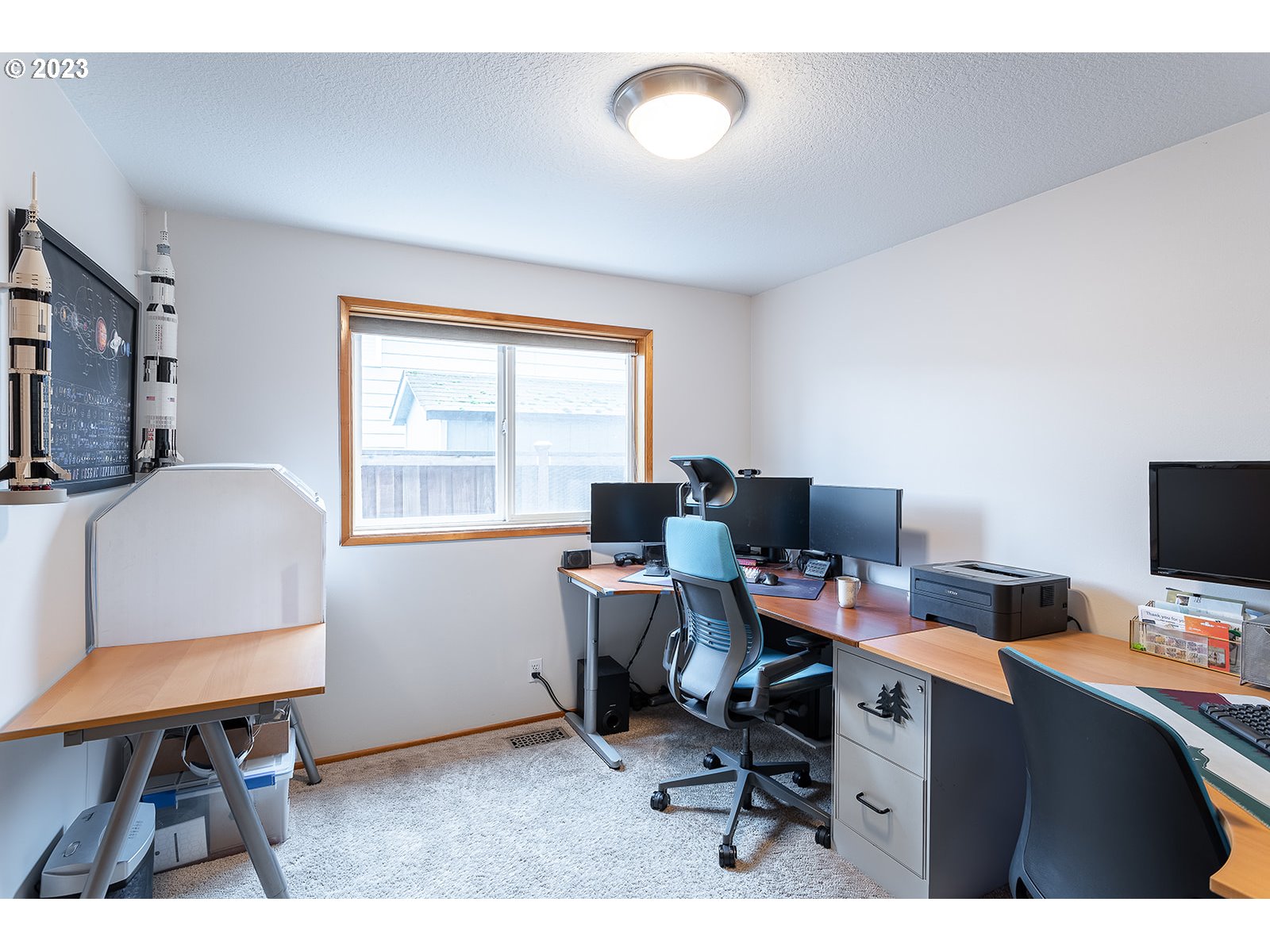 4010 Torrington Avenue Eugene, OR 97404 - Photo 29 of 35 a view of a workspace with furniture and a window