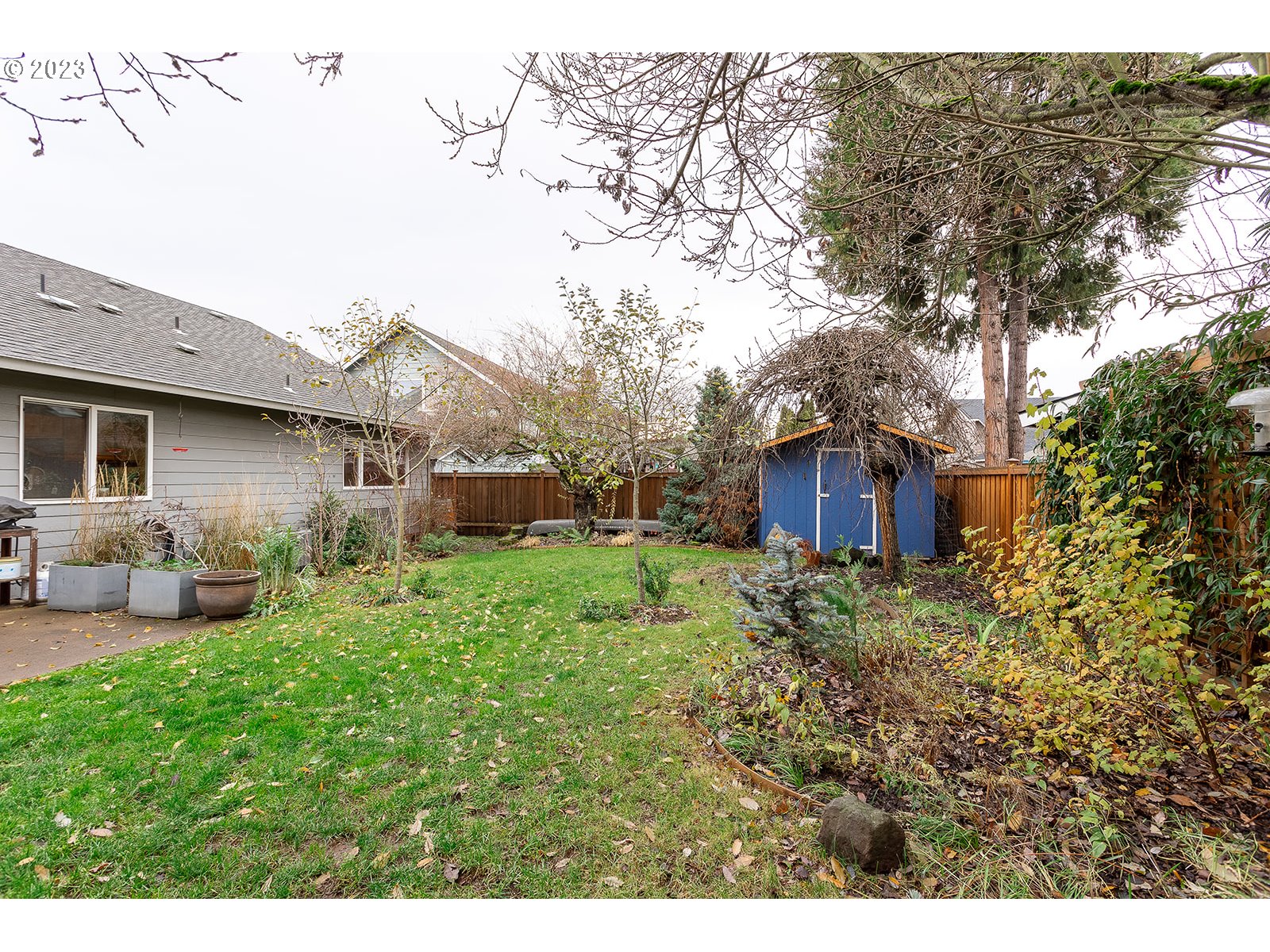 4010 Torrington Avenue Eugene, OR 97404 - Photo 33 of 35 a backyard of a house with table and chairs