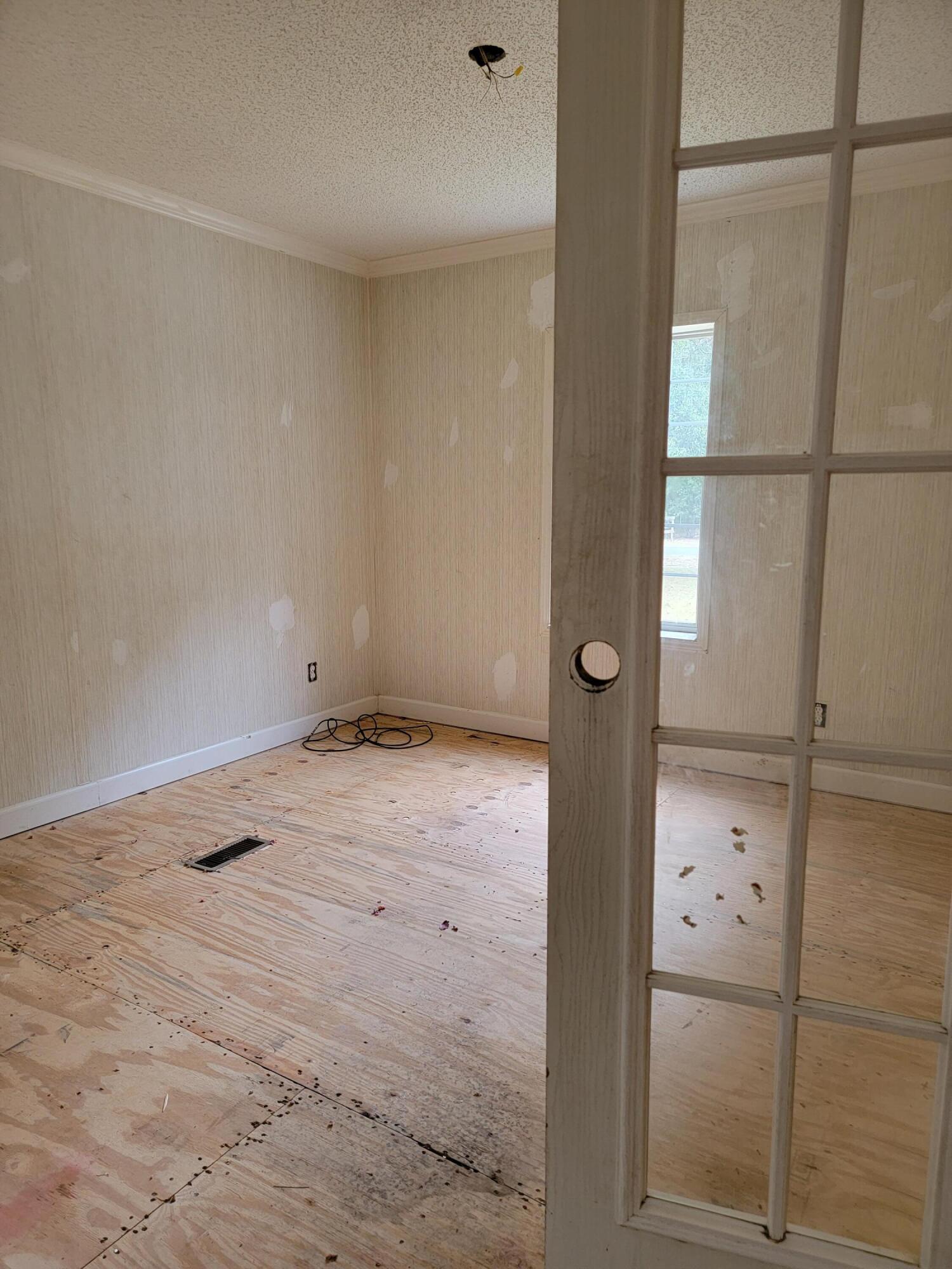 1358 Weeks Road Williston, SC 29853 - Photo 5 of 17